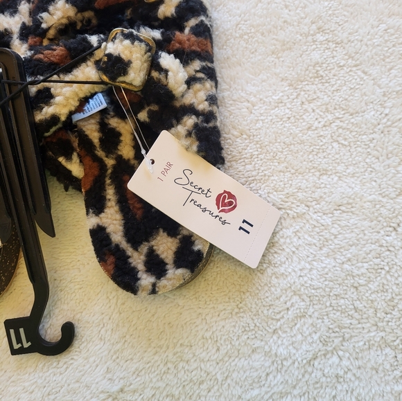 Secret Treasures Leopard Print Fuzzy Slippers or Sandals Size 11 NWT - Picture 3 of 4